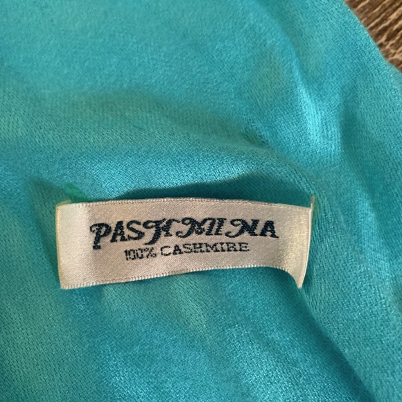 Pashmina - Picture 2 of 2